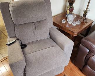 Electric recliner with adjustable headrest and lumbar