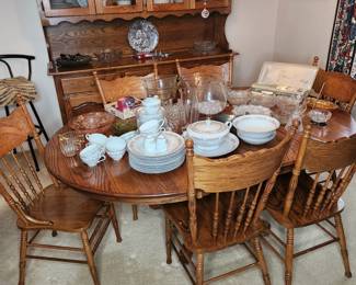 Dining room table with 6 chairs