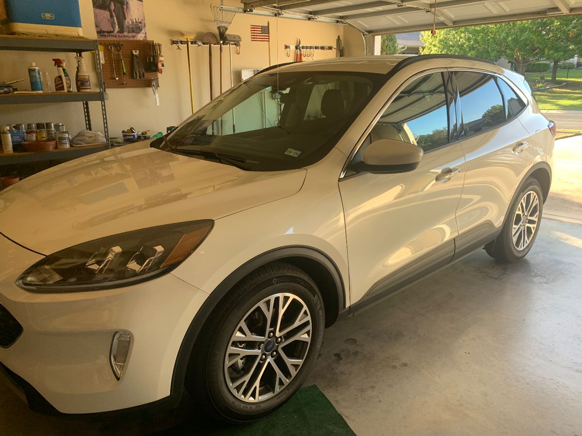 2021 FORD ESCAPE STILL UNDER WARRANTY 3400 MILES ONE OWNER EXCELLENT CONDITION...THE CAR IS OFFERED FOR PRE SALE