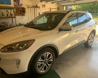 2021 FORD ESCAPE STILL UNDER WARRANTY  3400 MILES ONE OWNER EXCELLENT CONDITION...THE CAR IS OFFERED FOR PRE SALE