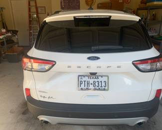 2021 FORD ESCAPE STILL UNDER WARRANTY  3400 MILES ONE OWNER EXCELLENT CONDITION...THE CAR IS OFFERED FOR PRE SALE