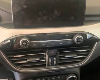 2021 FORD ESCAPE STILL UNDER WARRANTY  3400 MILES ONE OWNER EXCELLENT CONDITION...THE CAR IS OFFERED FOR PRE SALE