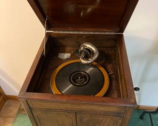 Vintage RCA Victrola Record Player. It works!