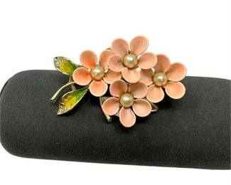 Lot 45   1 Bid(s)
Faux Pearl and Enamel Flower Brooch