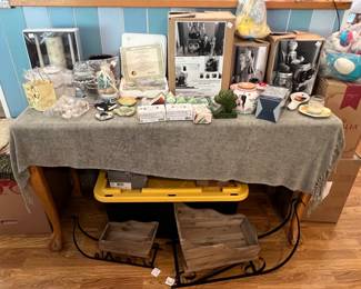 Christmas Sleigh, Yankee Candle  Boney Bunch, gift soaps, and more. 