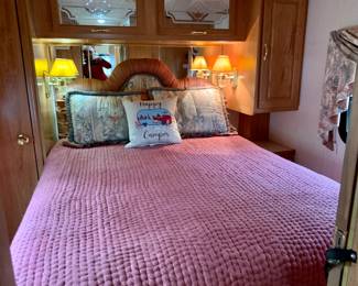 QUEEN SIZE BED IN RV