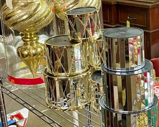 Large Ornaments, Drum Vases