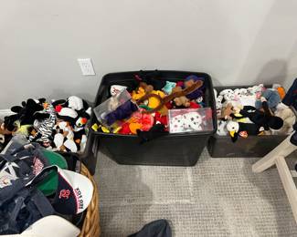 Huge lot beanie babies