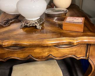 Accent tables & lamps 