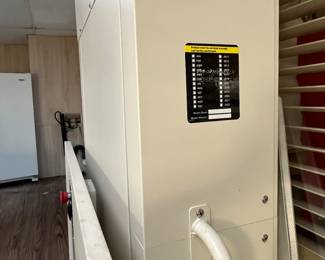 Wheelchair elevator (2-3 step capacity)