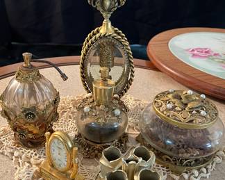 Vintage vanity decor 