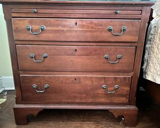 Mahogany Solid Wood Dresser / Side Table 3 Drawer with pull out table                                                                                                                 Like It? Buy it Now