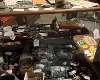 MISCELLANEOUS SMALL ANTIQUE ITEMS