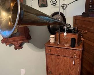 EDISON CYLINDER PHONOGRAPH WITH HORN