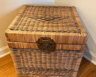 Wicker small storage trunk