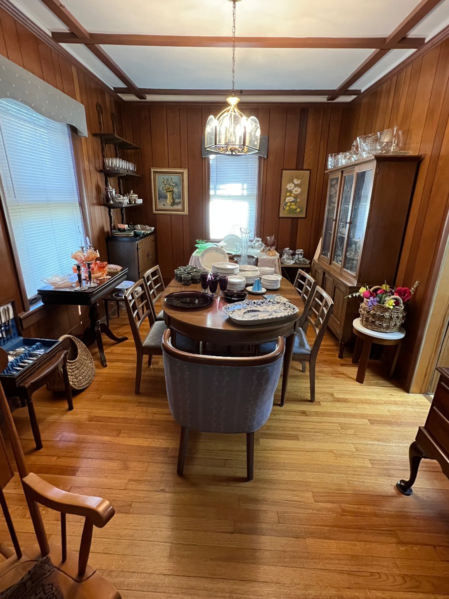 Estate Sale Vintage in Pittsfield, MA starts on 12/1/2023