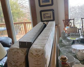 queen mattress and box spring, Artwork