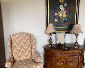 sitting chair, Artwork, pretty lamps and Gorgeous table