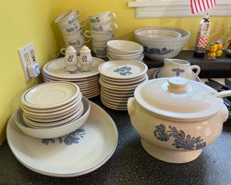 pfaltzgraff yorktowne dishes