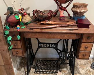 singer sewing machine stand with drawers, no machine
