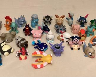 CCS140 Over 50 Vinyl Pokémon Mini Figures