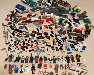 CCS169 Lego Building Bricks & 21 Mini Figures