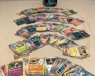 CCS153 Over 500 Pokémon Trading Cards With Storage Tin