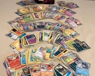 CCS155 Over 650 Pokémon Trading Cards With Storage Tin