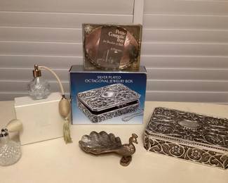 CCS133 Vintage Vanity Items