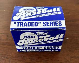 1988 Topps Traded Complete Set 1132. Includes Roberto Alomar and Mark Grace Rookies