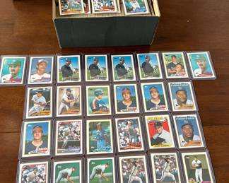 1989 Topps Baseball Card Lot over 800 cards including Randy Johnson, John Smoltz rookies and more