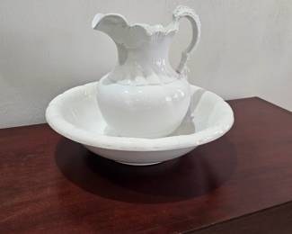 Porcelain bowl and pitcher