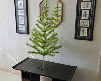 Contemporary Christmas Tree with Oriental table