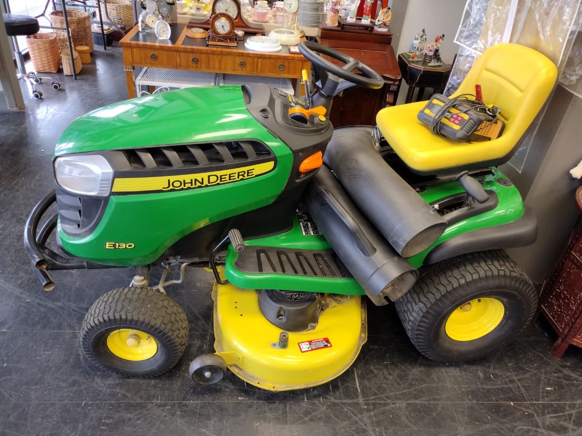 John Deere E130 with Bagger and cart running.
