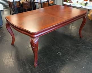 Absolutely beautiful dining room table. NO CHAIRS