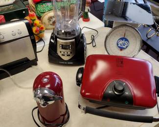 Miscellaneous kitchen items