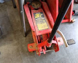 Three and a half ton carjack