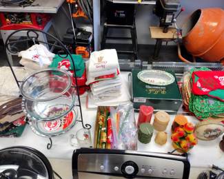 Miscellaneous festive items