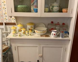 Lots of cute primitives at this sale