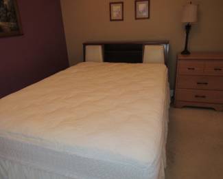 Queen size - Mid Century headboard with sliding doors