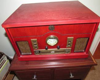 Cute AM/FM radio with turntable, CD player and cassette