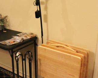 TV TRAYS & MAGNIFYING LAMP