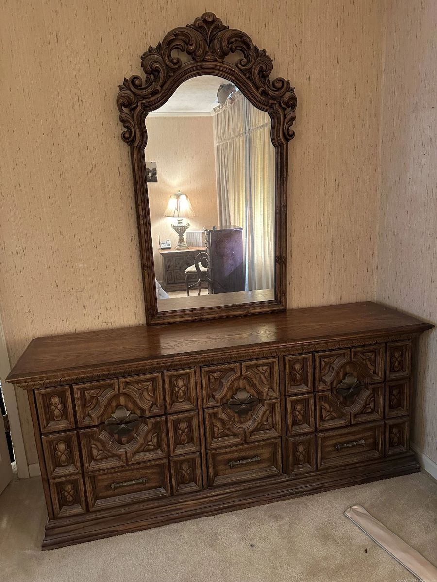 Lea Industries Carved Front 9 Drawer Dresser with Mirror