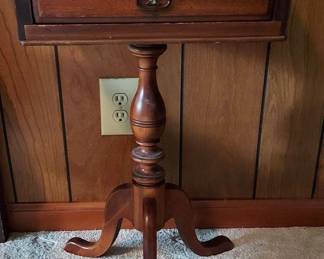 Nice Vintage 1 Drawer Pedestal Nightstand