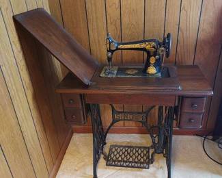 Antique Singer Treadle Sewing Machine in Cabinet