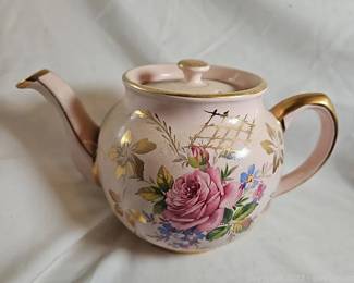 Sadler Teapot with Rose Posey Design