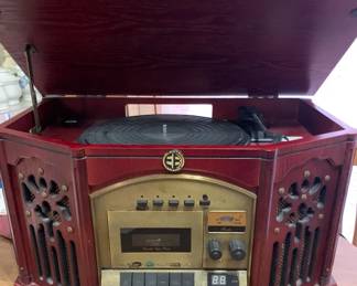 Vintage Feel Vinyl Record Player/Cassette Player