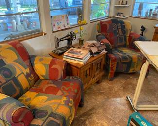 Contemporary geometric side chairs. Great 80’s set in very nice condition. 