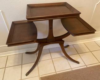 Nice little 3 tier table 