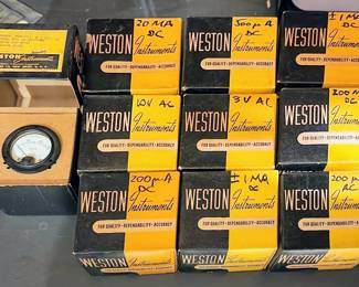 SO MANY electronics and do-dads